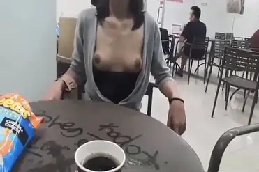 ABG Pamer Tete Di Sevel Viral